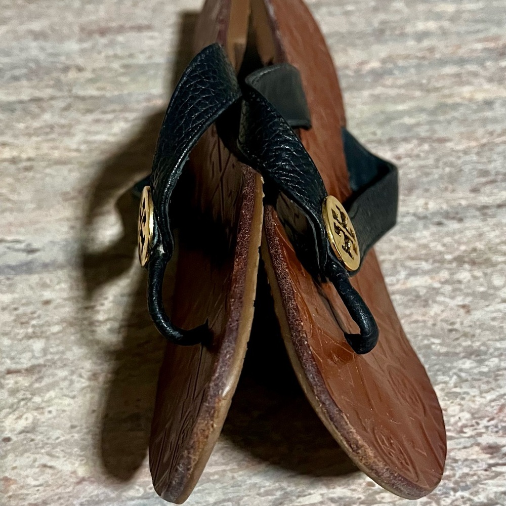 Tory Burch Black Leather Thong Sandals with Gold Accent - Picture 12 of 16